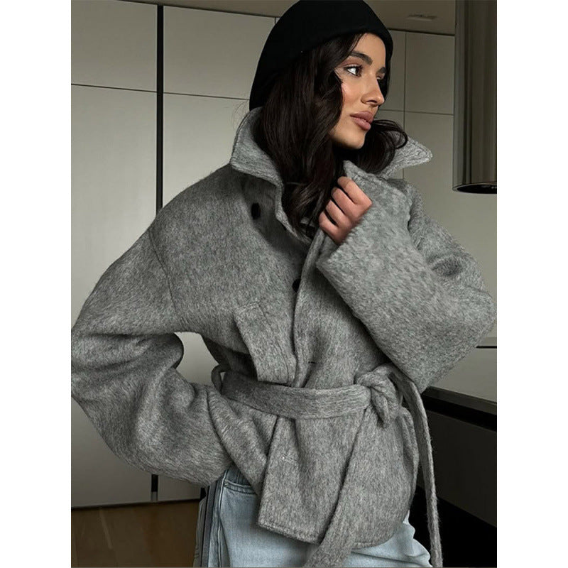 Damen Oversize Kurzmantel aus Wollmix mit Bindegürtel und Stehkragen Echoarchiv