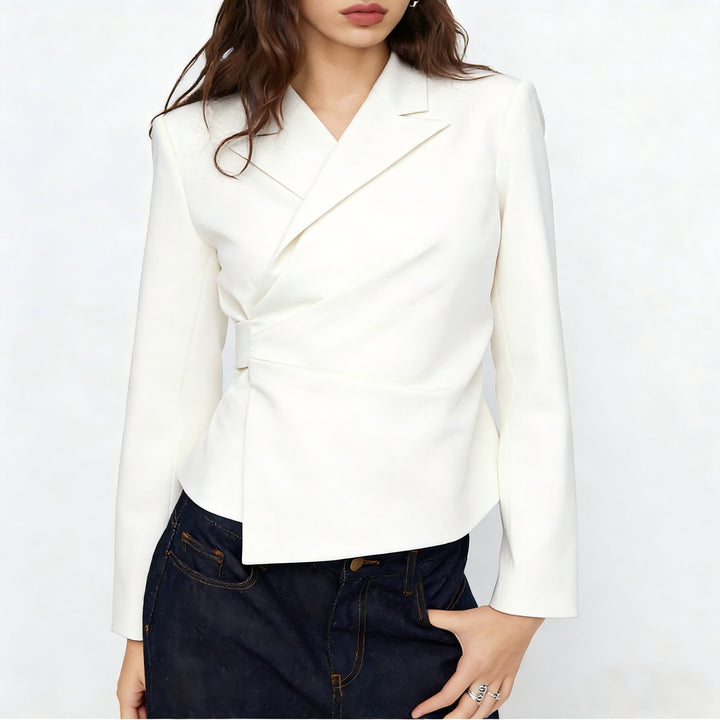 Damen Taillierter Wickel-Blazer mit drapierter Peplum-Silhouette – Valéne