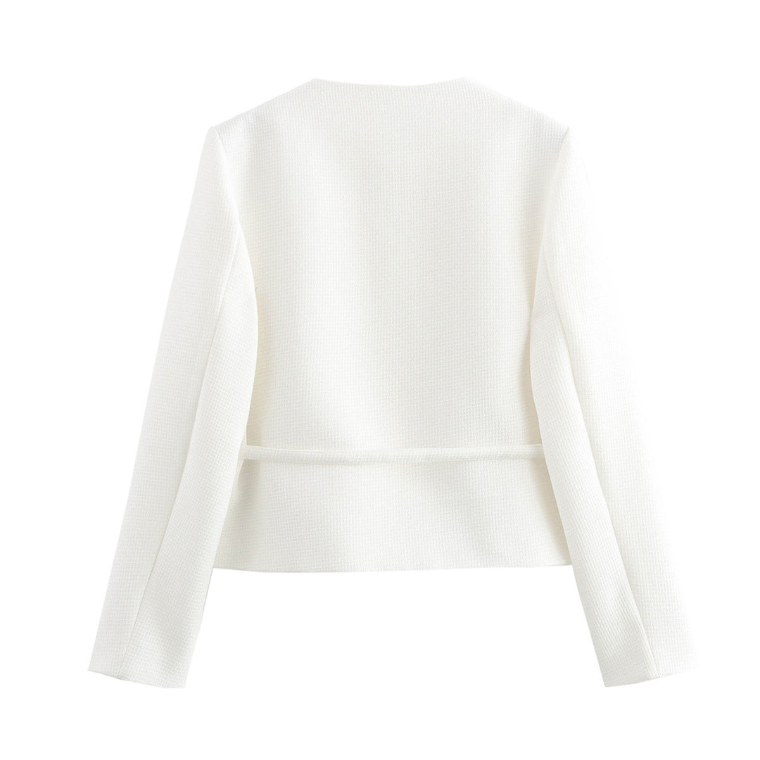 Damen strukturierte Kurzjacke mit Rundhalsausschnitt Holzknopf‑Leiste und taillierendem Bindegürtel – Célinea