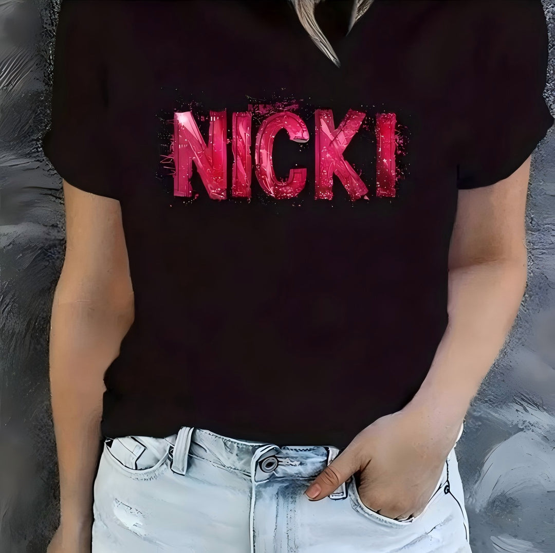 Damen T-Shirt mit kreativem Schriftzug im modernen Graffiti-Stil Echo Archiv
