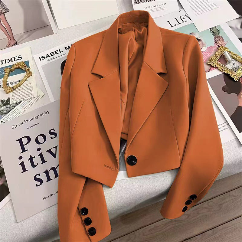 Damen nan kurzer taillierter Blazer mit markantem Revers und Ein-Knopf-Verschluss Echo Archiv