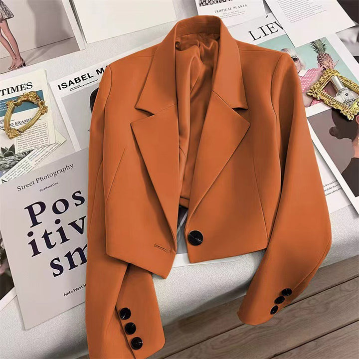 Damen nan kurzer taillierter Blazer mit markantem Revers und Ein-Knopf-Verschluss Echo Archiv