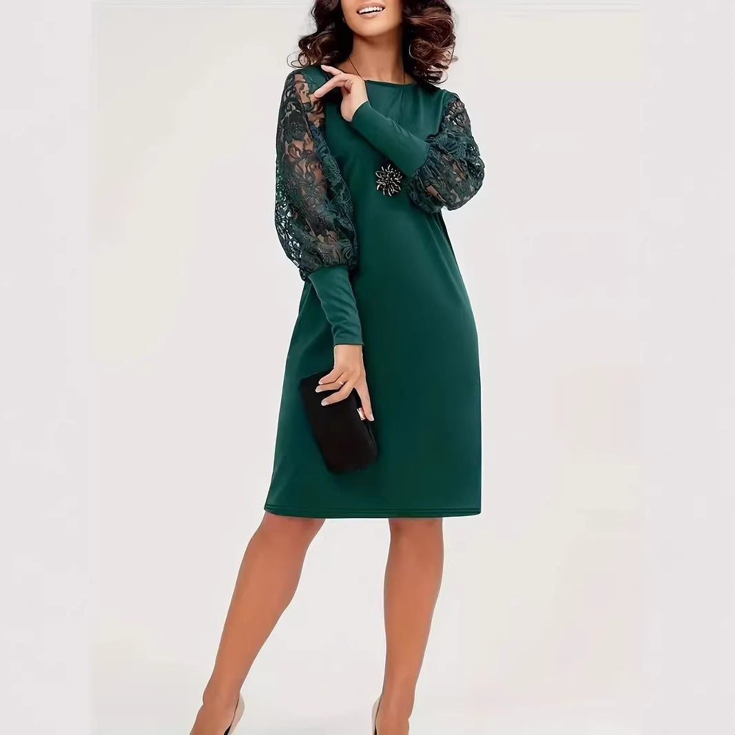 Damen elegantes Kleid mit Spitzenärmeln und tailliertem Schnitt Echo Archiv