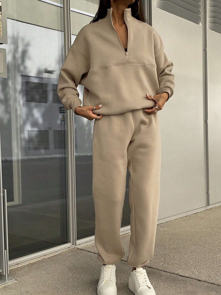 Damen Oversize Sweat-Set mit halbem Reißverschluss, Stehkragen und lässiger Jogginghose Echo Archiv