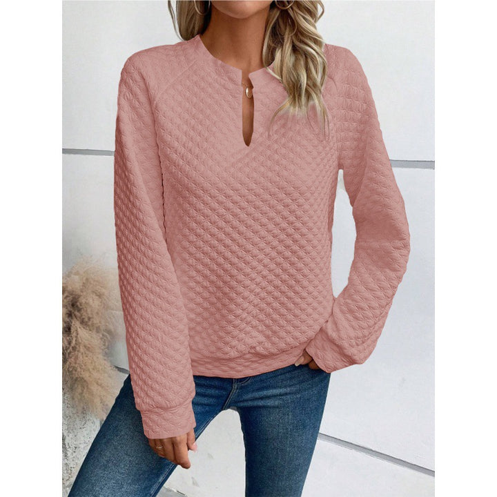 Damen Gestepptes Sweatshirt mit Schlitzkragen, Rautenstruktur und Raglanärmeln – Mavelle