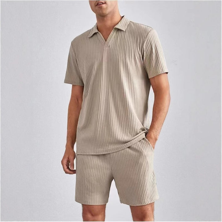 Herren Freizeit-Set mit strukturiertem Oberteil und Shorts Echoarchiv