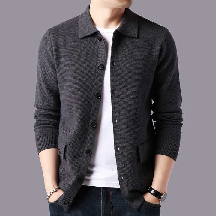 Herren Strukturierte Strickjacke mit Knopfverschluss und praktischen Taschen Echoarchiv