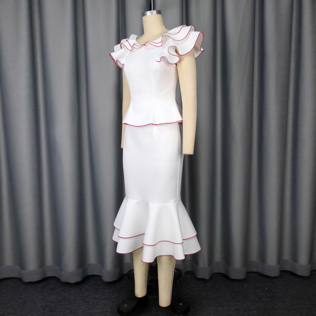 Damen figurbetontes Kleid mit voluminösem Rüschensaum und farbigem Akzent Echo Archiv