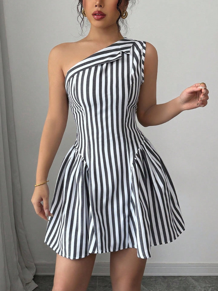 Damen Schulterfreies Streifen-Kleid mit eleganten Falten Echo Archiv
