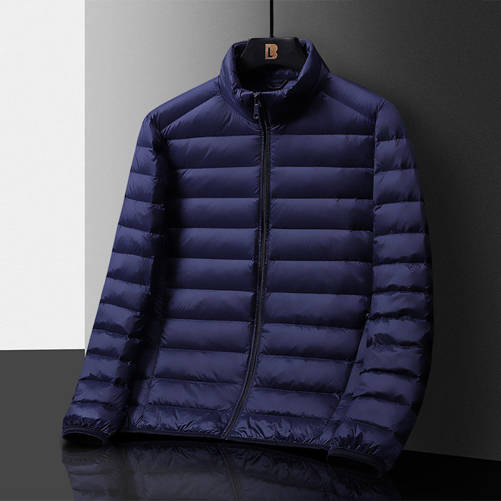 Herren Ultraleichte gesteppte Daunenimitat‑Steppjacke mit Stehkragen und Packfunktion Echo Archiv