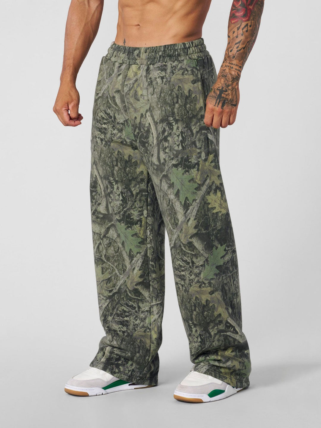 Herren Cargohose im lässigen Camouflage-Look mit praktischem Elastikbund Echoarchiv