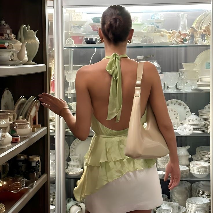 Damen Elegantes Oberteil mit Blumenapplikation und tiefem V-Ausschnitt Echo Archiv