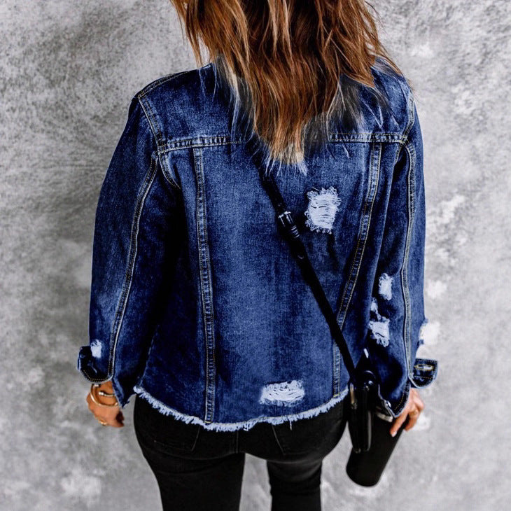 Damen Taillenbetonte Denim-Truckerjacke mit leichtem Destroyed-Effekt und Fransenbund Echo Archiv