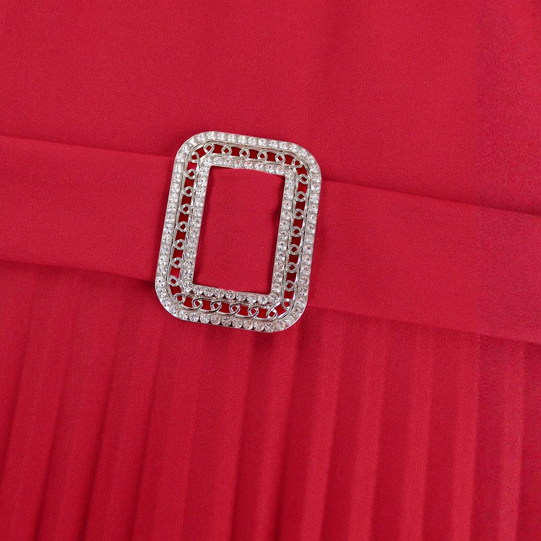 Damen plissiertes Abendkleid mit Volant-Ausschnitt und Taillengürtel Echo Archiv
