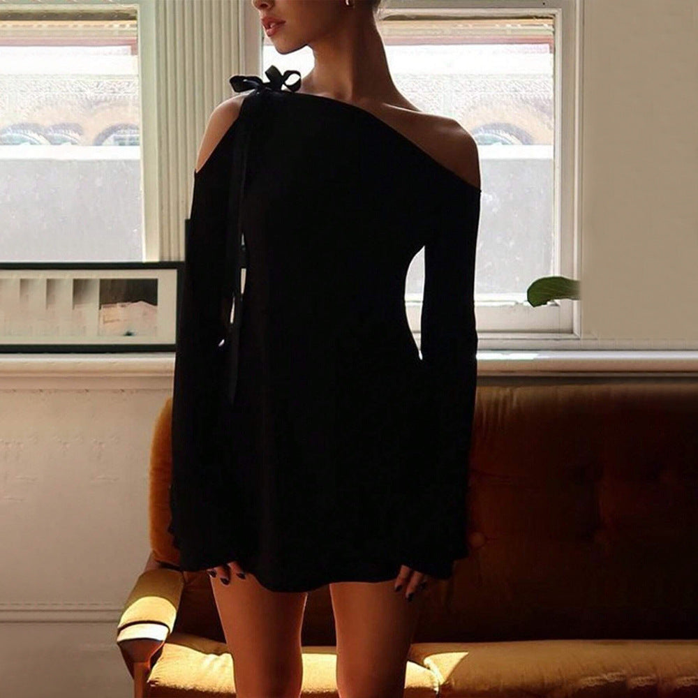Damen Ein-Schulter-Minikleid mit dekorativer Schleife, taillierter Silhouette und langen Ärmeln – Élara
