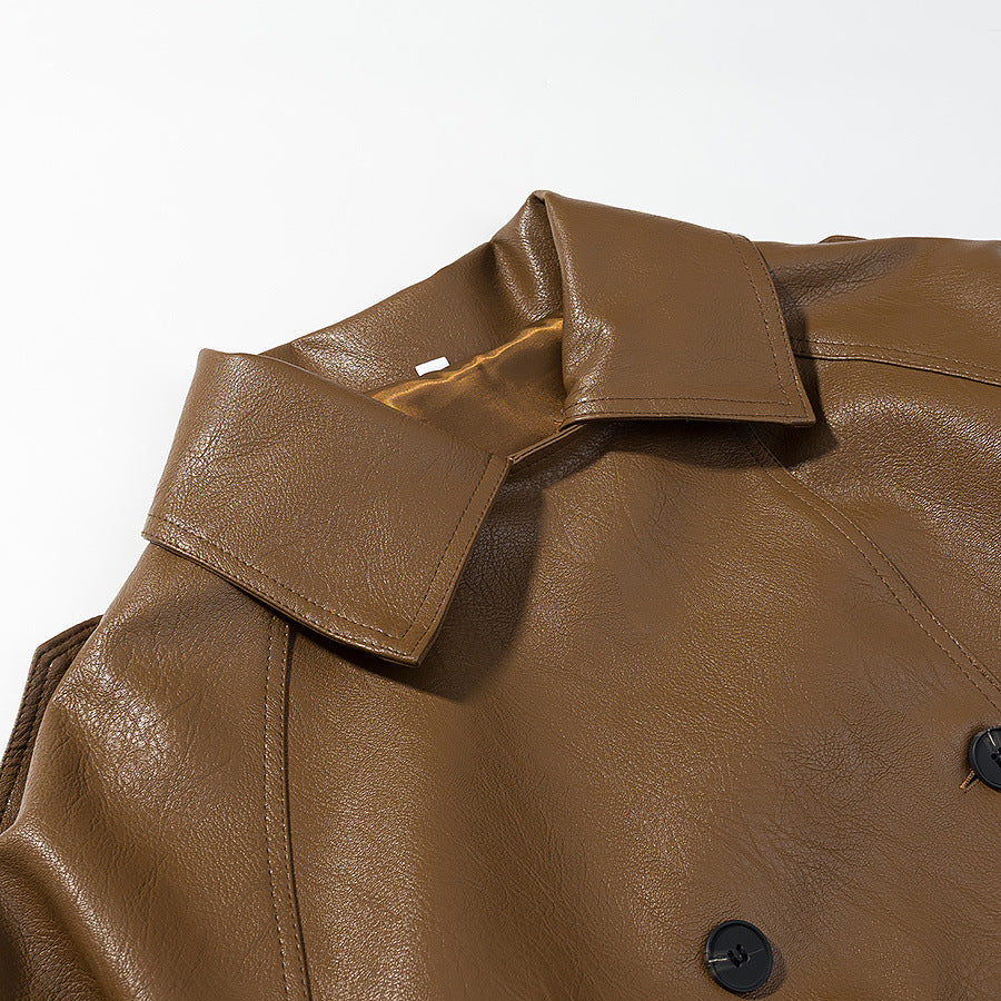 Damen kurzer Doppelreiher Kunstleder-Trenchblouson mit Bindegürtel und Schulterriegeln – Avérine