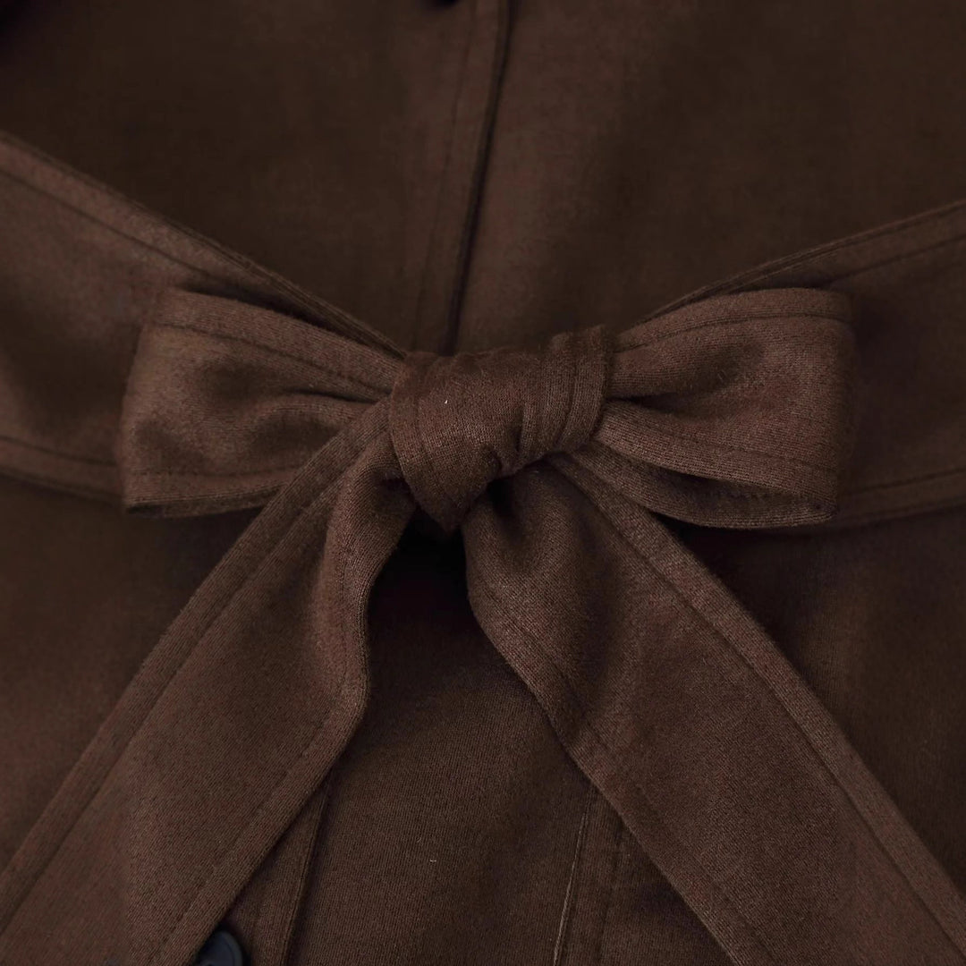 Damen taillierte Taillengürtel-Blazerjacke aus Veloursimitat mit Pattentaschen – Valéne