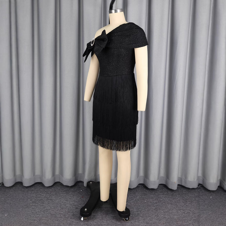Damen glamouröses Abendkleid mit Rüschen und Fransen Echo Archiv