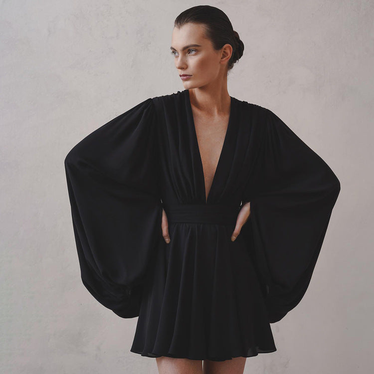 Damen Elegantes Minikleid mit tiefem V-Ausschnitt, Ballonärmeln und tailliertem Plisseerock Echoarchiv