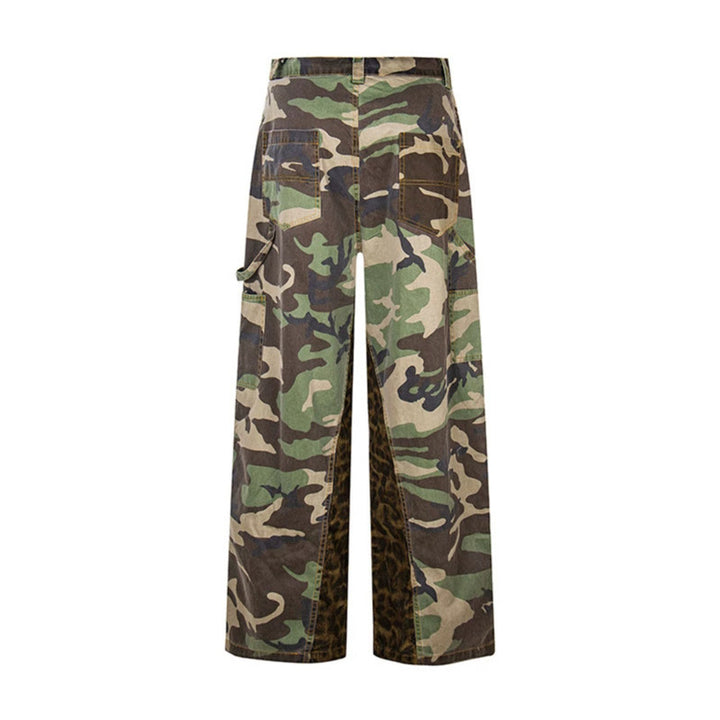 Damen Weite Cargo-Culottehose mit Camouflage-Print und Leoparden-Detail Echoarchiv