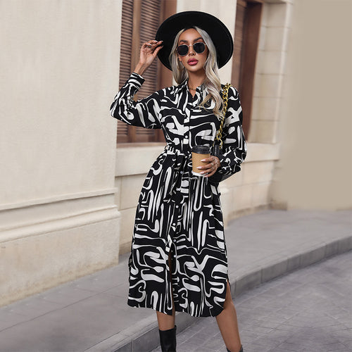 Damen Midikleid im Hemdblusenstil mit grafischem Print, Bindegürtel und Seitenschlitzen Echoarchiv