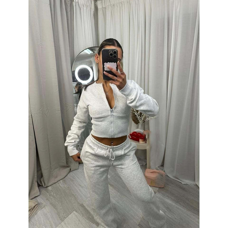 Damen nan kurzes Zip-Cropped-Shirt mit formendem Bund und breite Relax-Sweatpants mit Tunnelzug Echo Archiv