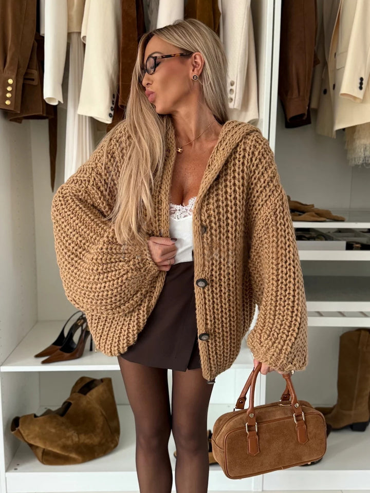 Damen Oversized Strickcardigan mit Kapuze, grob gestricktem Chunky-Garn und Knopfleiste – Veloura
