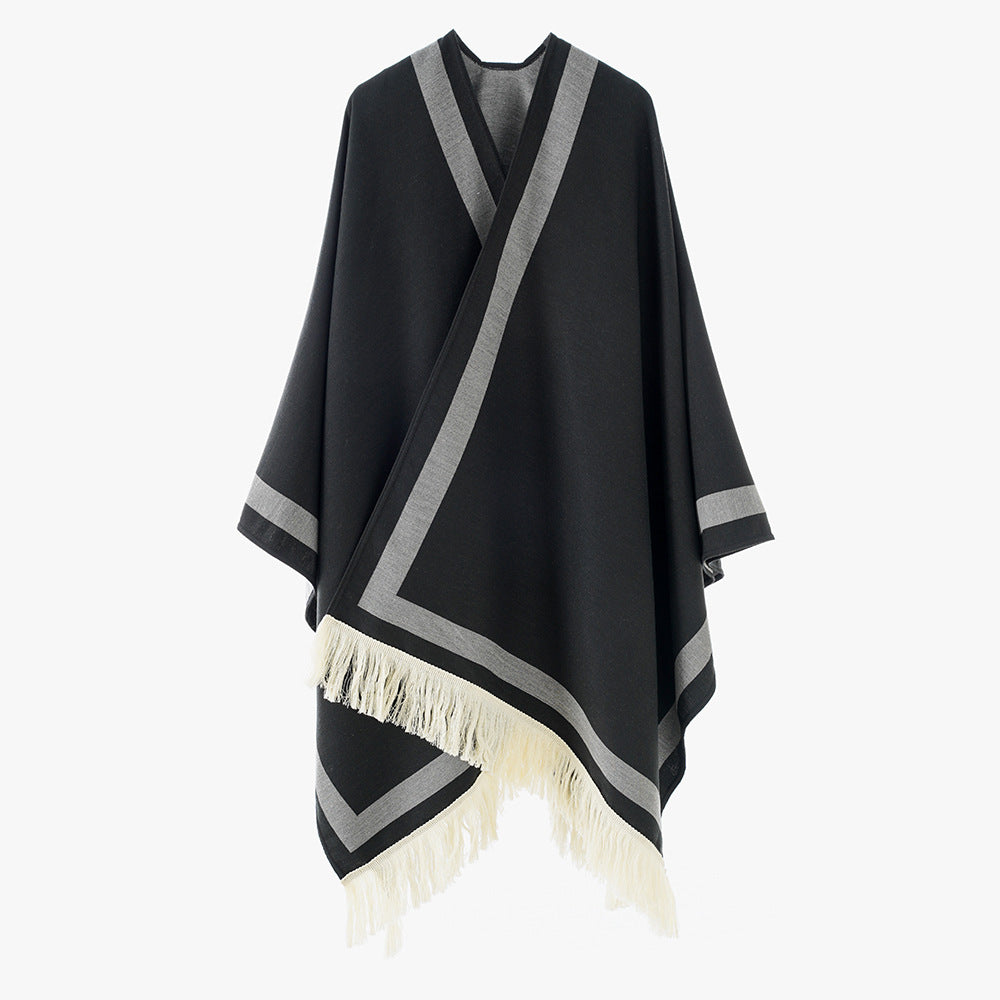 Damen Gefütterter Oversize‑Capeponcho im Kimono‑Schnitt mit Kontrastbordüre und Fransensaum – Célinea