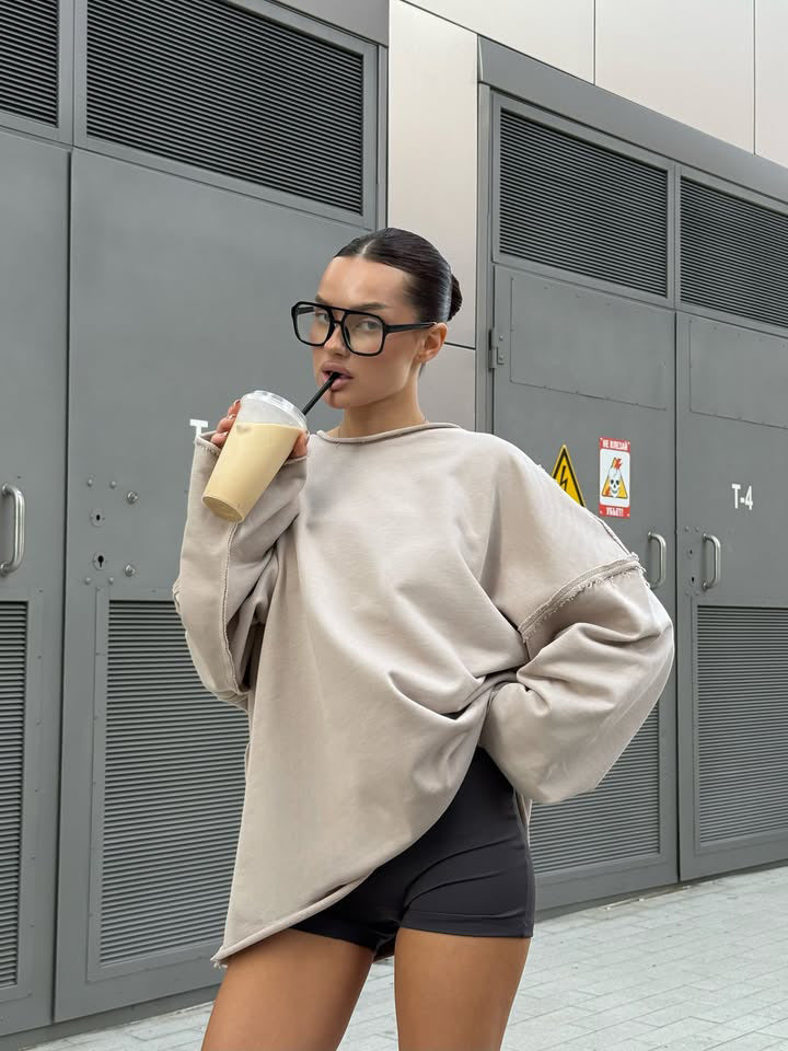 Damen ultraweites Relax-Sweatshirt mit ausgefransten Nähten und asymmetrischem Saum – Avérine