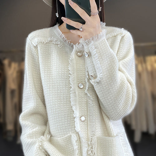 Damen Strickcardigan mit Fransenblende, Perlmuttknopfleiste und aufgesetzten Taschen Echoarchiv