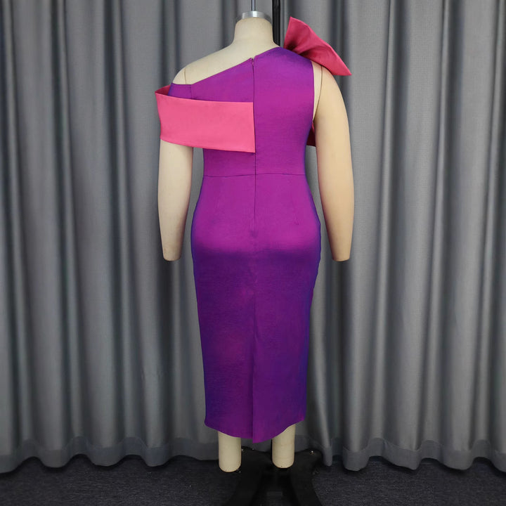 Damen elegantes Kleid mit asymmetrischem Rüschenakzent Echo Archiv