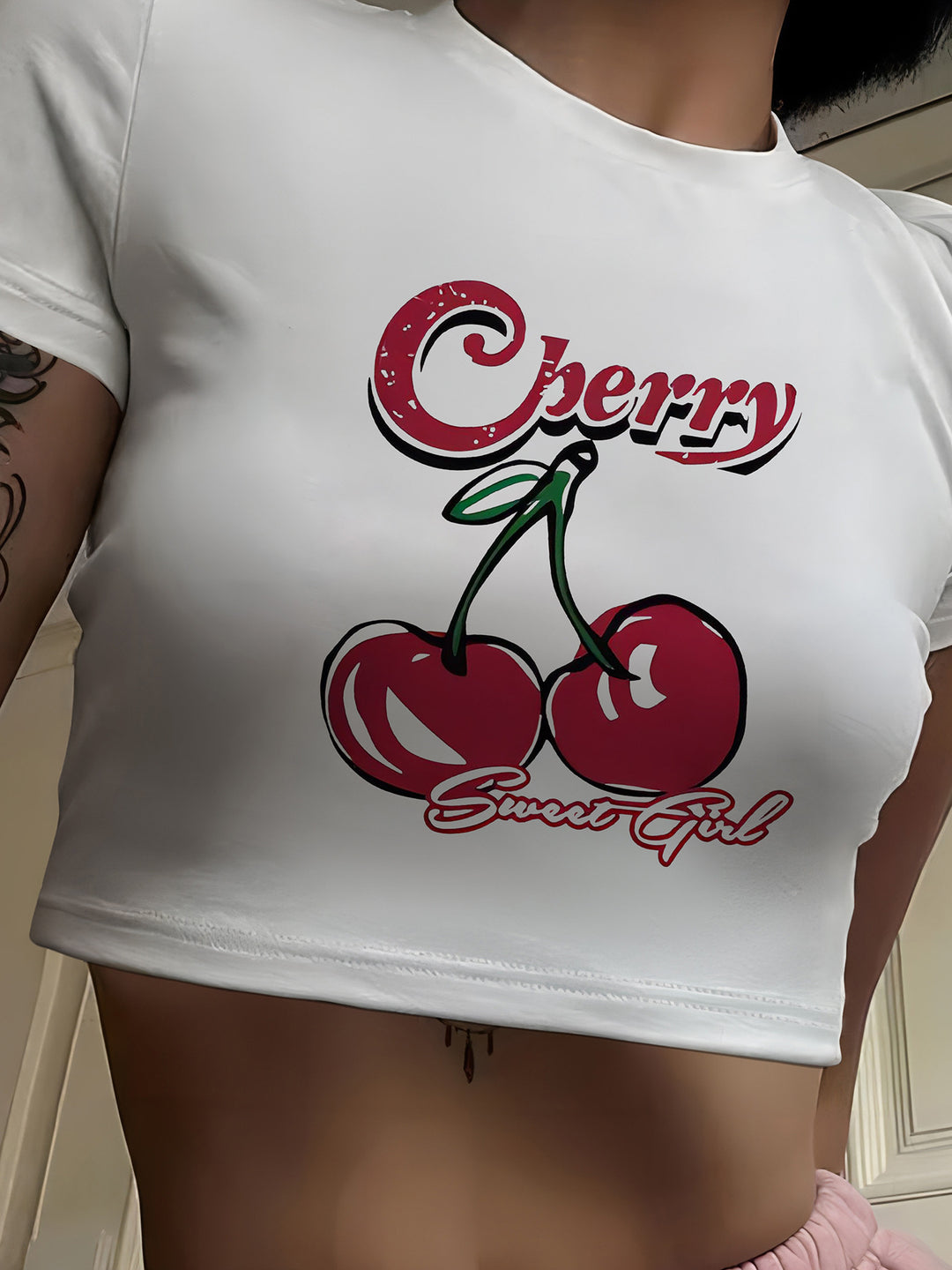 Damen Crop-T-Shirt mit fröhlichem Kirschmotiv Echo Archiv