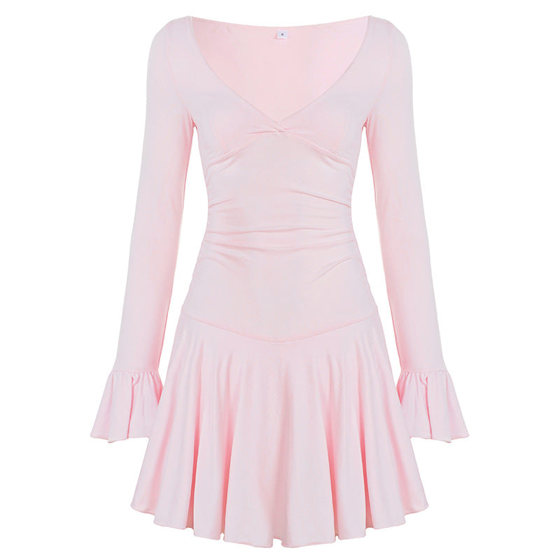 Damen nan tailliertes V-Ausschnitt Skaterkleid mit geraffter Taille und Volantärmeln Echo Archiv