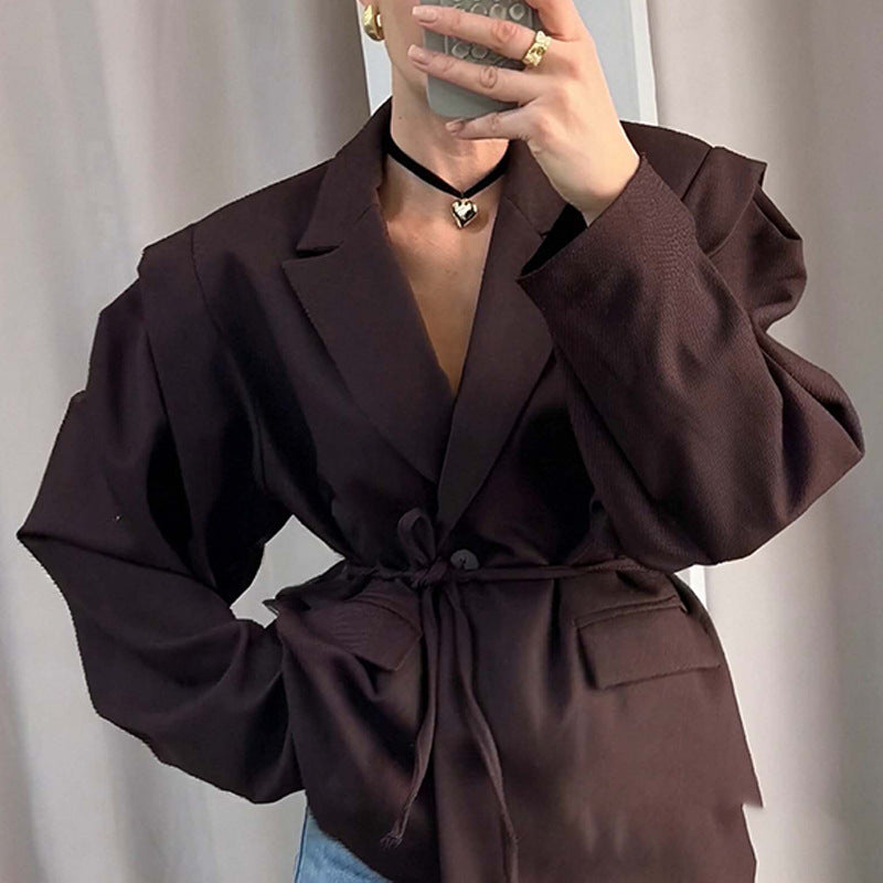 Damen nan taillierter Blumenblazer mit Bindegürtel und Reverskragen Echo Archiv