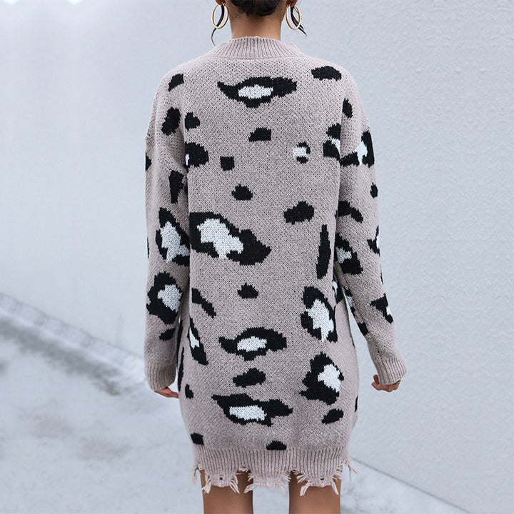 Damen Tailliertes Strickkleid mit V‑Ausschnitt, Fransenbund und Animal-Jacquard Echoarchiv