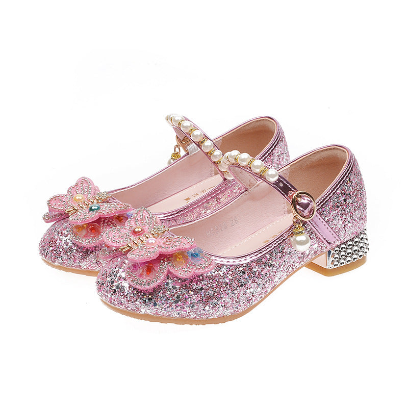 Mädchen Ballerinas mit funkelnden Schmetterlingsapplikationen und Perlenverzierungen Echo Archiv
