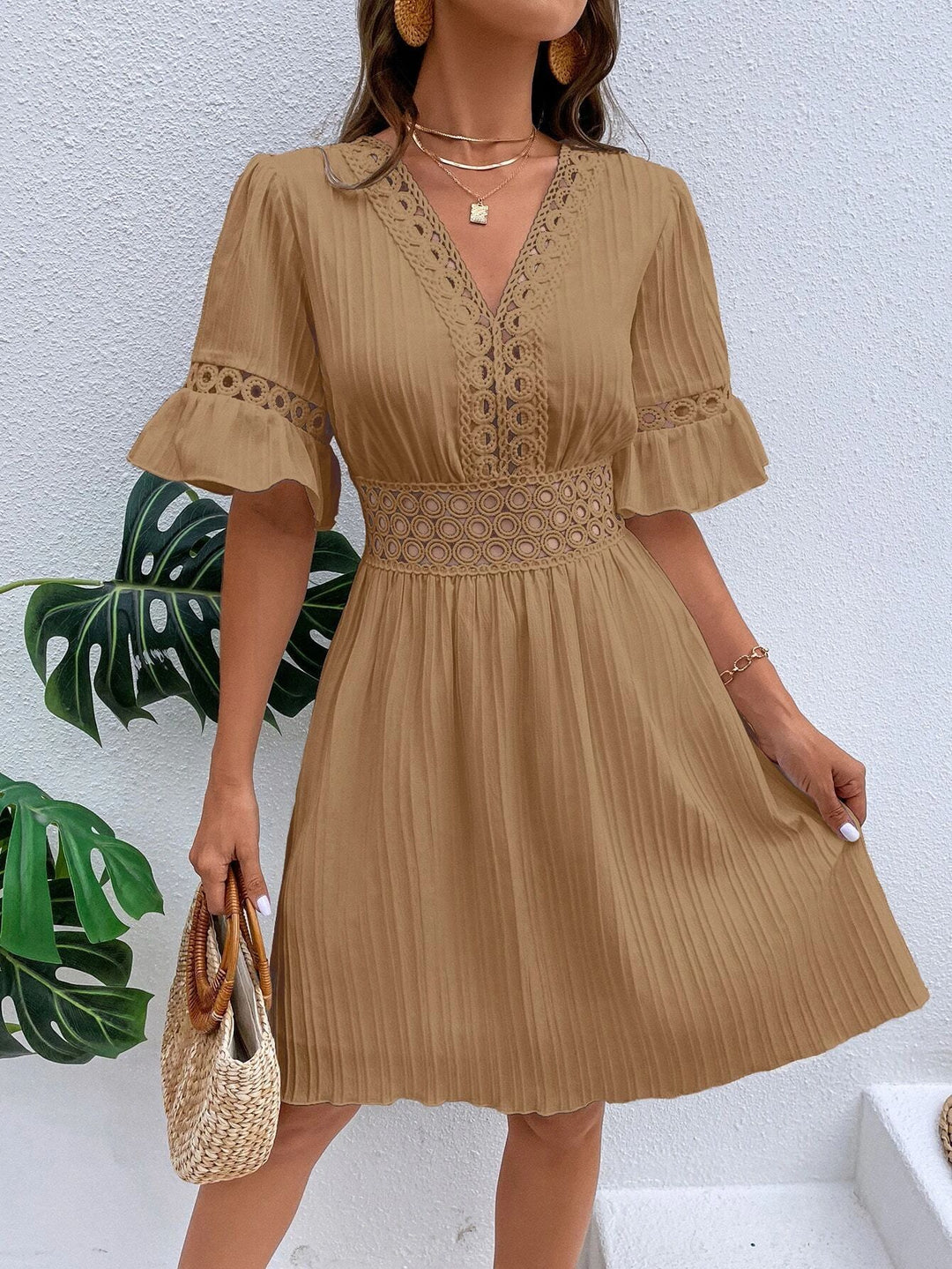 Damen Midikleid mit Plissee, Spitzeneinsatz in der Taille und Volantärmeln Echo Archiv