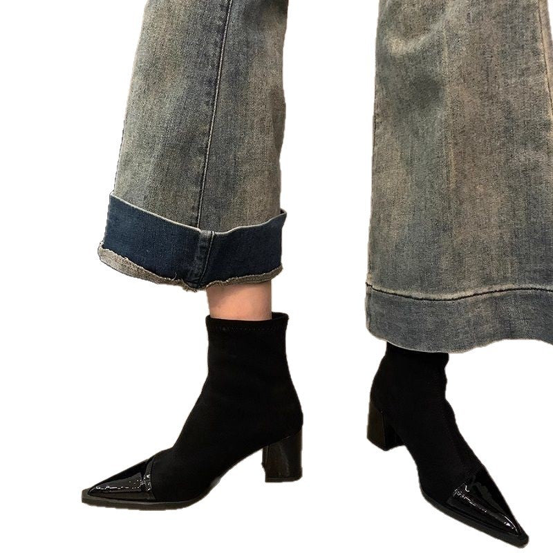 Damen Spitz zulaufende Stiefelette mit Wildlederschaft, patentierter Zehenkappe und sculpted Blockabsatz – Varelle