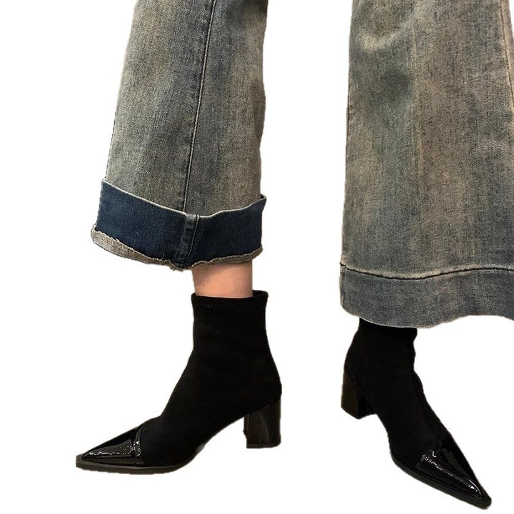 Damen Spitz zulaufende Stiefelette mit Wildlederschaft, patentierter Zehenkappe und sculpted Blockabsatz – Varelle