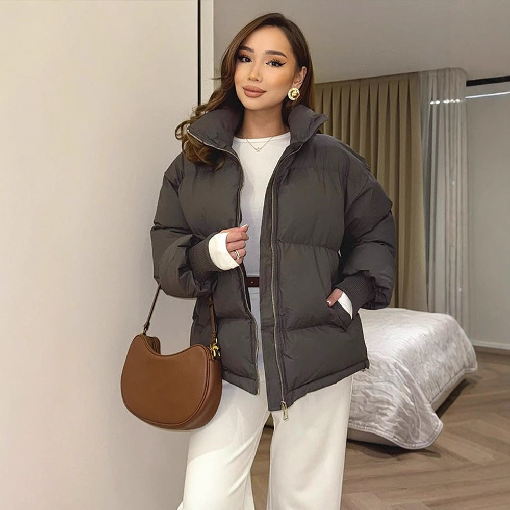 Damen Kurze taillierte Pufferjacke mit Rippbündchen und hohem Stehkragen Echoarchiv