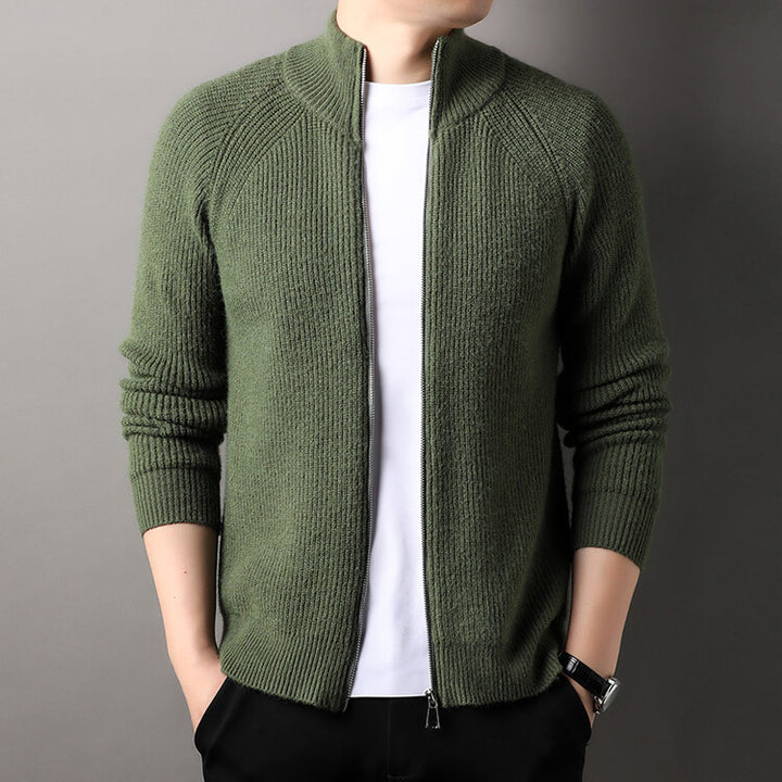 Herren Strickjacke mit hohem Kragen und unauffälligem Reißverschluss Echoarchiv
