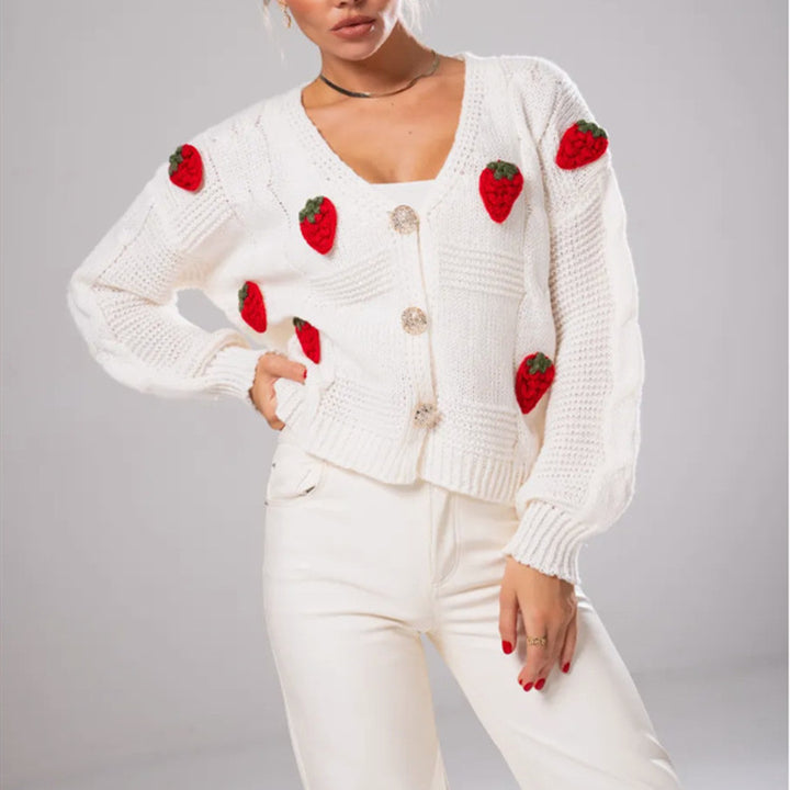Damen Kurzgeschnittene Strickjacke mit V‑Ausschnitt und gehäkelten Erdbeerapplikationen – Veloura