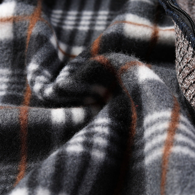 Herren modische Strickjacke mit hochgeschlossenem Kragen und praktischen Taschen Echoarchiv