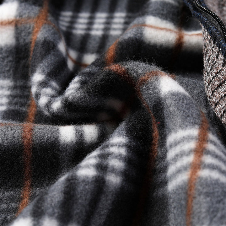 Herren modische Strickjacke mit hochgeschlossenem Kragen und praktischen Taschen Echoarchiv