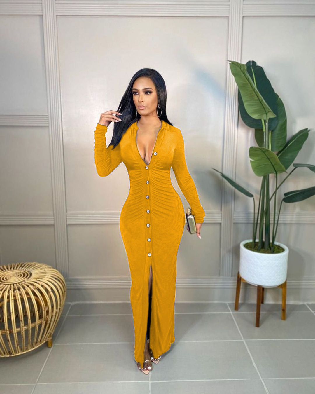 Damen Figurbetontes Maxikleid mit Knopfleiste, Raffung und tiefem V-Ausschnitt – Valéora