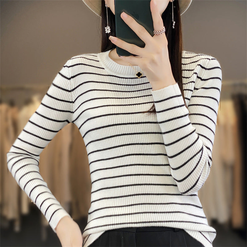 Damen Schmal geschnittener Feinstrick-Pullover mit dezenter Streifenstruktur und Rundhals Echoarchiv