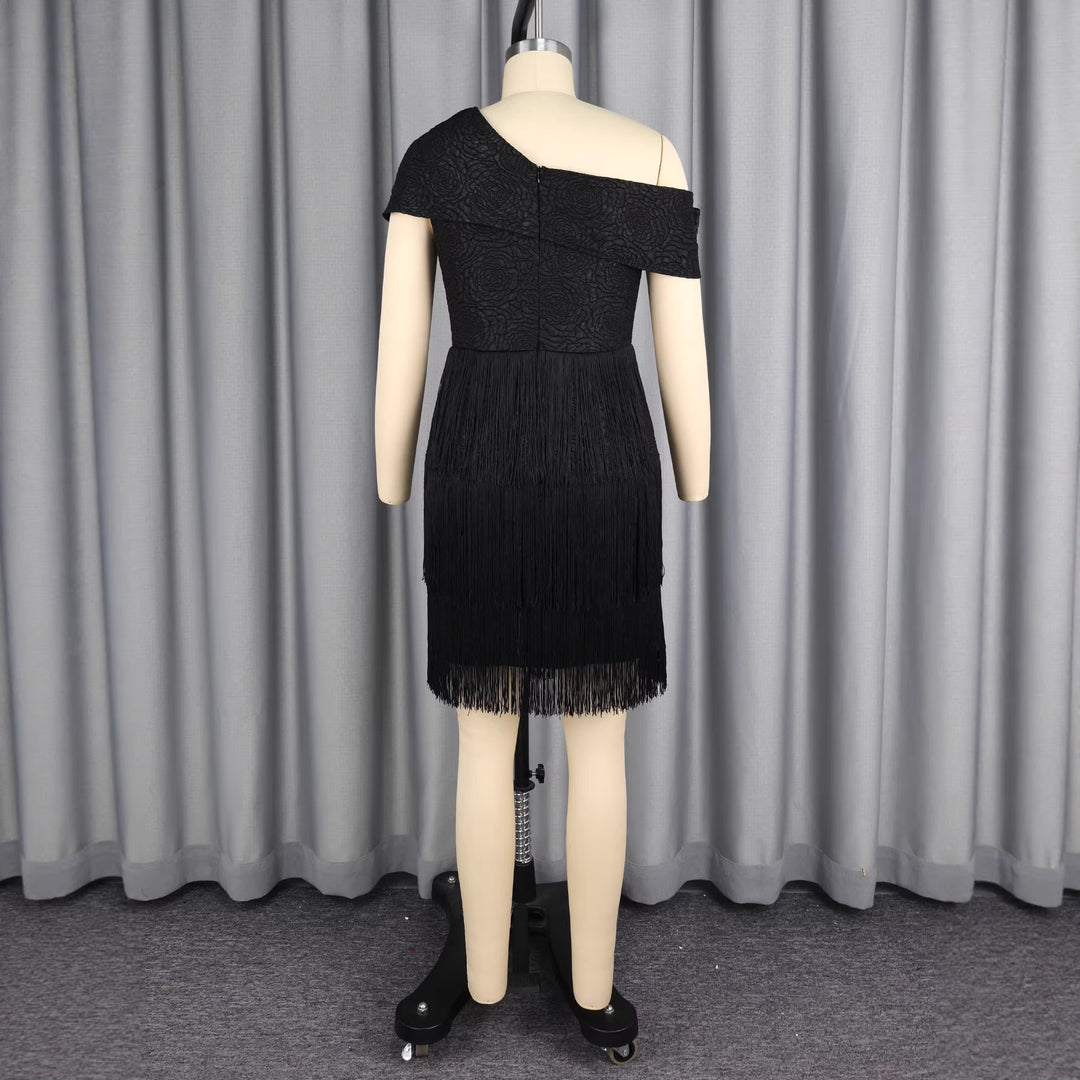 Damen glamouröses Abendkleid mit Rüschen und Fransen Echo Archiv