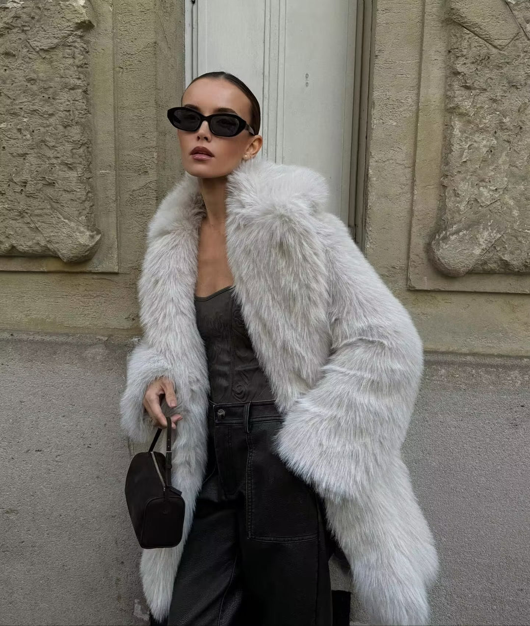 Damen Kurzer luxuriöser Kunstpelzmantel mit voluminösem Schalkragen und Boxy‑Silhouette Echo Archiv