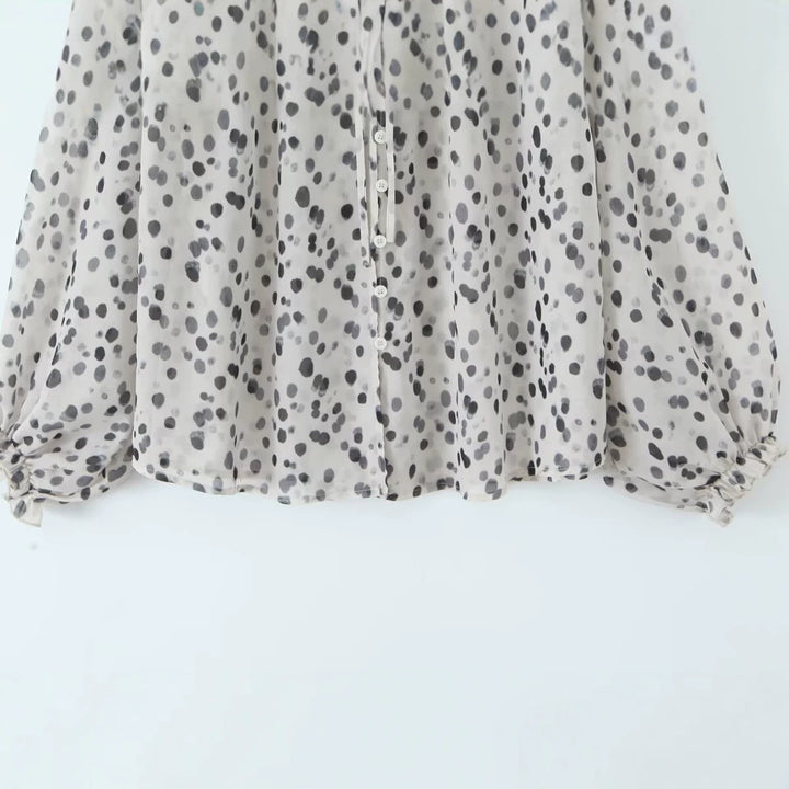 Damen Transparente Chiffonbluse mit Tupfenprint, Stehkragen und voluminösen Rüschenärmeln Echo Archiv