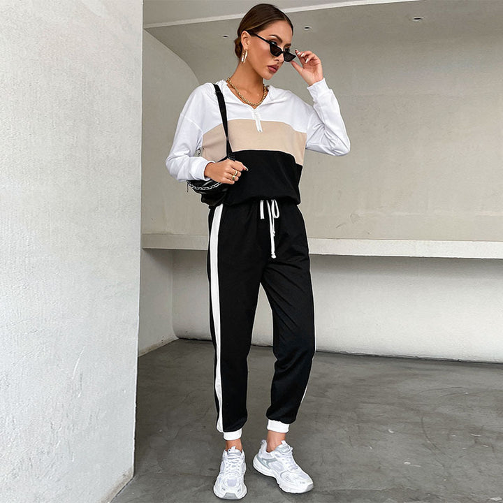 Damen Sportives Jogging-Set mit Kapuze, Tunnelzughose & Seitenstreifen Echoarchiv